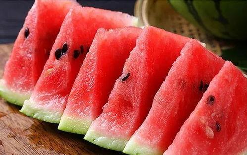 河南雪地吃瓜,民众欢享雪地吃瓜的独特冬日风情